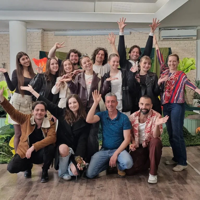 Comunitatea Qfeel: locul unde poveștile continuă și după spectacol